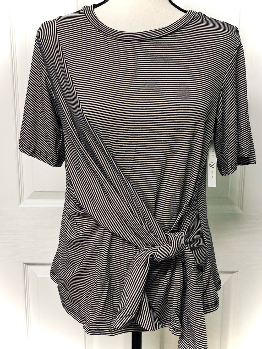 NWT THYME & HONEY Black/Off White Side tie knot waist Top, Medium